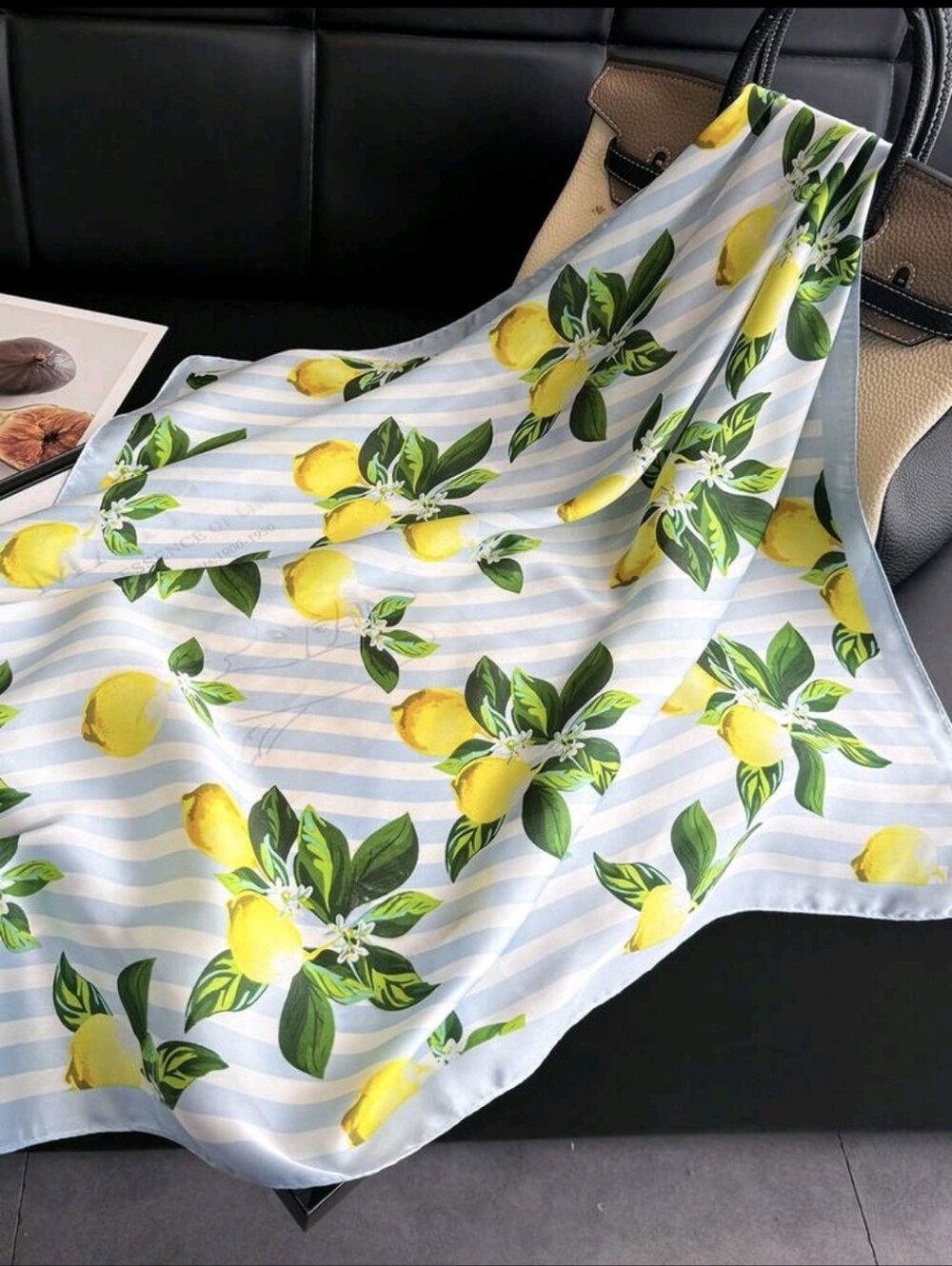 Beautiful Lemon Decor 🍋 Scarf NEW